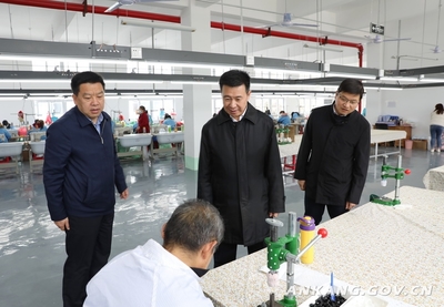 郭青到漢濱區茨溝鎮暗訪調研 鞏固拓展脫貧攻堅成果同鄉村振興有效銜接，助力玩具銷售產業升級